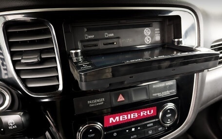 Mitsubishi Outlander III рестайлинг 3, 2016 год, 1 850 000 рублей, 28 фотография