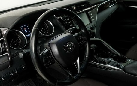 Toyota Camry, 2020 год, 2 650 000 рублей, 6 фотография