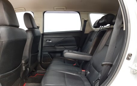 Mitsubishi Outlander III рестайлинг 3, 2015 год, 1 570 000 рублей, 12 фотография