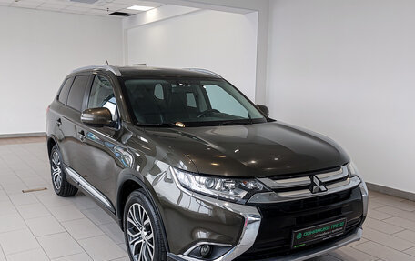 Mitsubishi Outlander III рестайлинг 3, 2016 год, 1 499 000 рублей, 3 фотография