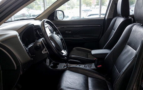 Mitsubishi Outlander III рестайлинг 3, 2016 год, 1 499 000 рублей, 10 фотография