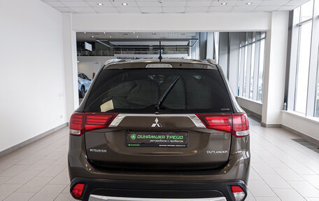 Mitsubishi Outlander III рестайлинг 3, 2016 год, 1 499 000 рублей, 7 фотография