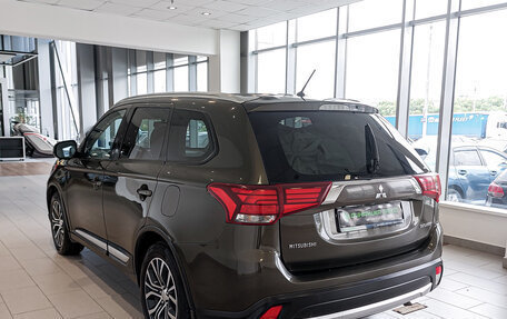 Mitsubishi Outlander III рестайлинг 3, 2016 год, 1 499 000 рублей, 8 фотография