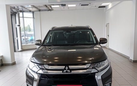 Mitsubishi Outlander III рестайлинг 3, 2016 год, 1 499 000 рублей, 2 фотография