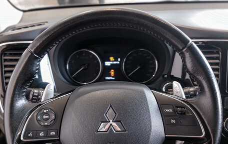 Mitsubishi Outlander III рестайлинг 3, 2016 год, 1 499 000 рублей, 12 фотография