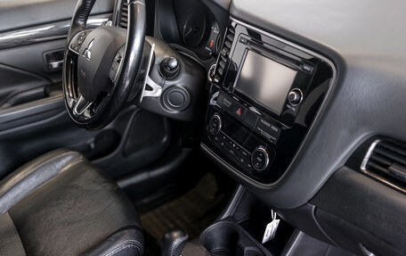 Mitsubishi Outlander III рестайлинг 3, 2016 год, 1 499 000 рублей, 19 фотография