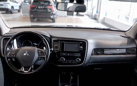 Mitsubishi Outlander III рестайлинг 3, 2016 год, 1 499 000 рублей, 15 фотография