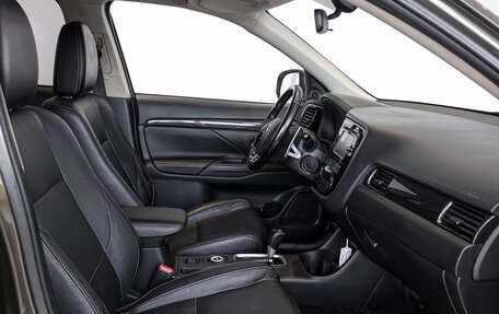 Mitsubishi Outlander III рестайлинг 3, 2016 год, 1 499 000 рублей, 18 фотография