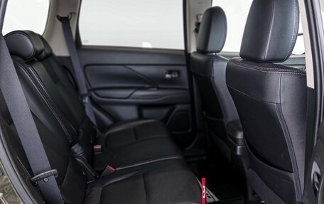 Mitsubishi Outlander III рестайлинг 3, 2016 год, 1 499 000 рублей, 16 фотография