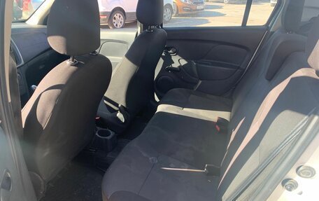 Renault Logan II, 2019 год, 645 000 рублей, 6 фотография