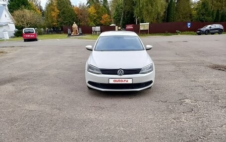 Volkswagen Jetta VI, 2013 год, 670 000 рублей, 2 фотография