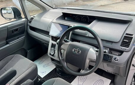 Toyota Voxy II, 2007 год, 1 000 000 рублей, 13 фотография