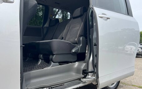 Toyota Voxy II, 2007 год, 1 000 000 рублей, 20 фотография