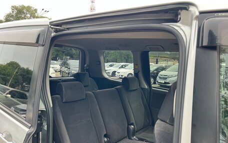 Toyota Voxy II, 2007 год, 1 000 000 рублей, 15 фотография