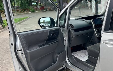 Toyota Voxy II, 2007 год, 1 000 000 рублей, 22 фотография