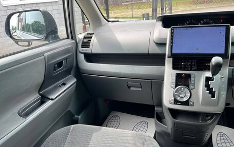 Toyota Voxy II, 2007 год, 1 000 000 рублей, 26 фотография