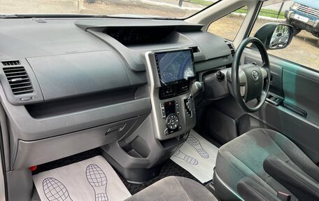 Toyota Voxy II, 2007 год, 1 000 000 рублей, 23 фотография