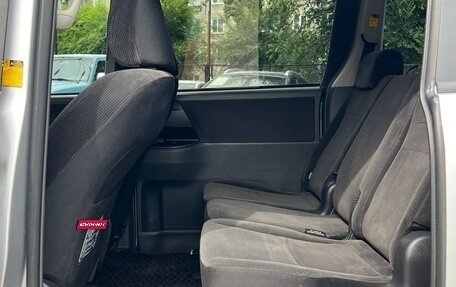 Toyota Voxy II, 2007 год, 1 000 000 рублей, 21 фотография