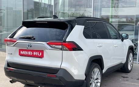 Toyota RAV4, 2021 год, 3 000 000 рублей, 9 фотография