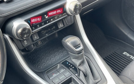 Toyota RAV4, 2021 год, 3 000 000 рублей, 12 фотография