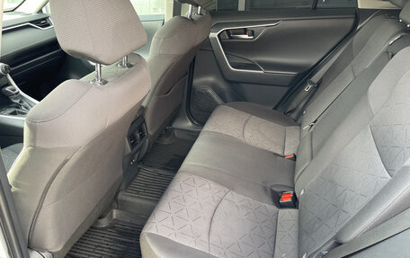 Toyota RAV4, 2021 год, 3 000 000 рублей, 16 фотография