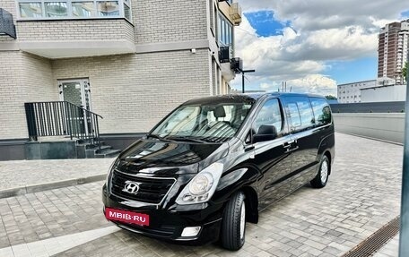 Hyundai H-1 II рестайлинг, 2017 год, 3 090 000 рублей, 2 фотография