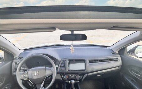 Honda Vezel, 2021 год, 1 595 000 рублей, 33 фотография