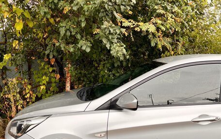 Hyundai Solaris II рестайлинг, 2014 год, 1 000 000 рублей, 2 фотография