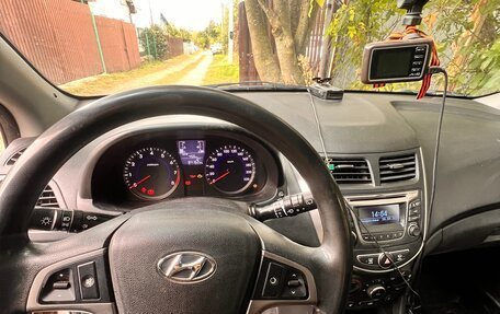 Hyundai Solaris II рестайлинг, 2014 год, 1 000 000 рублей, 4 фотография