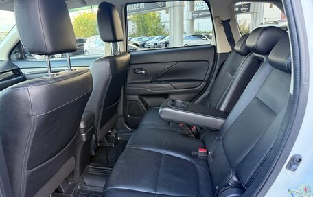 Mitsubishi Outlander III рестайлинг 3, 2016 год, 1 575 000 рублей, 8 фотография