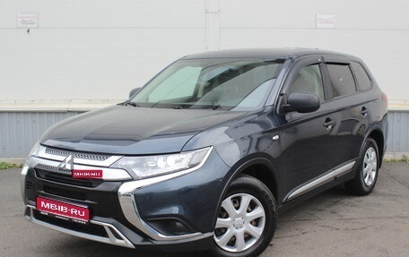 Mitsubishi Outlander III рестайлинг 3, 2019 год, 1 690 000 рублей, 1 фотография