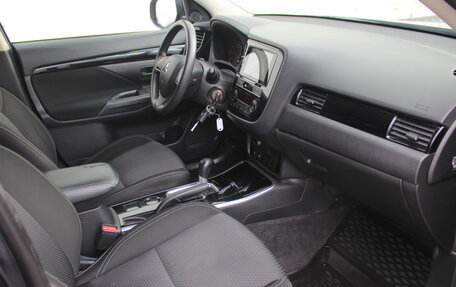 Mitsubishi Outlander III рестайлинг 3, 2019 год, 1 690 000 рублей, 9 фотография