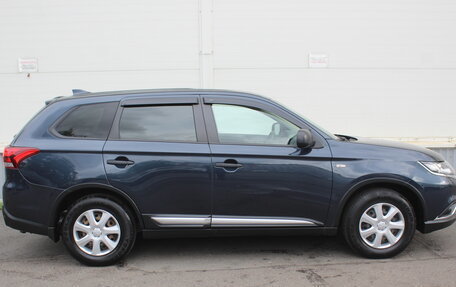 Mitsubishi Outlander III рестайлинг 3, 2019 год, 1 690 000 рублей, 7 фотография