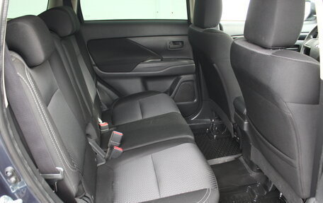 Mitsubishi Outlander III рестайлинг 3, 2019 год, 1 690 000 рублей, 13 фотография