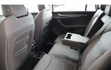 Skoda Kodiaq, 2025 год, 5 600 000 рублей, 16 фотография