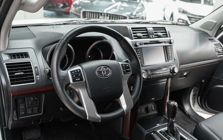 Toyota Land Cruiser Prado 150 рестайлинг 2, 2015 год, 2 999 000 рублей, 9 фотография