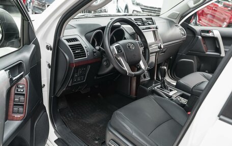 Toyota Land Cruiser Prado 150 рестайлинг 2, 2015 год, 2 999 000 рублей, 6 фотография