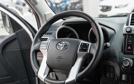 Toyota Land Cruiser Prado 150 рестайлинг 2, 2015 год, 2 999 000 рублей, 11 фотография