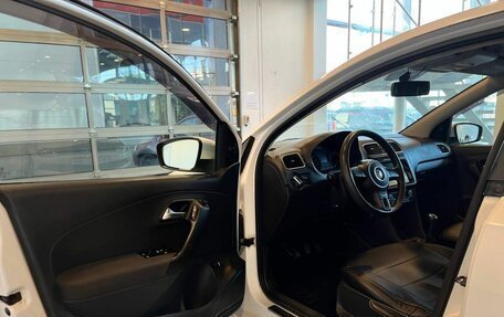 Volkswagen Polo VI (EU Market), 2011 год, 570 000 рублей, 21 фотография