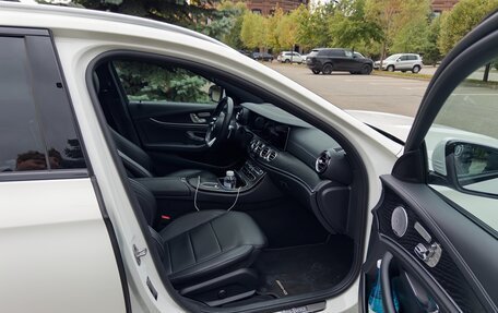 Mercedes-Benz E-Класс, 2020 год, 6 000 000 рублей, 21 фотография