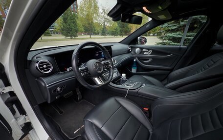 Mercedes-Benz E-Класс, 2020 год, 6 000 000 рублей, 29 фотография
