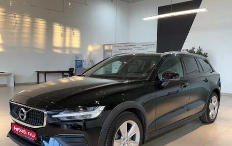 Volvo V60 Cross Country II, 2019 год, 3 159 000 рублей, 1 фотография