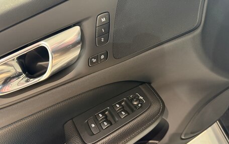 Volvo V60 Cross Country II, 2019 год, 3 159 000 рублей, 13 фотография