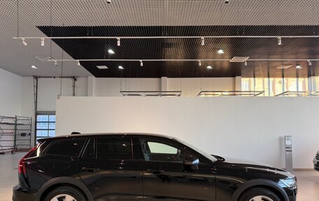 Volvo V60 Cross Country II, 2019 год, 3 159 000 рублей, 4 фотография