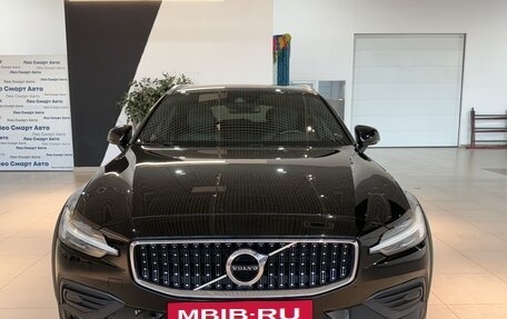 Volvo V60 Cross Country II, 2019 год, 3 159 000 рублей, 2 фотография
