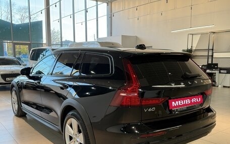 Volvo V60 Cross Country II, 2019 год, 3 159 000 рублей, 7 фотография