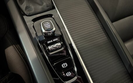 Volvo V60 Cross Country II, 2019 год, 3 159 000 рублей, 17 фотография