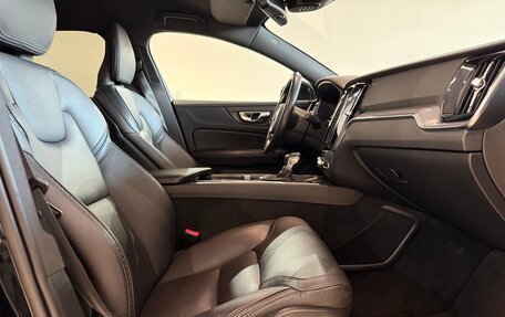 Volvo V60 Cross Country II, 2019 год, 3 159 000 рублей, 24 фотография