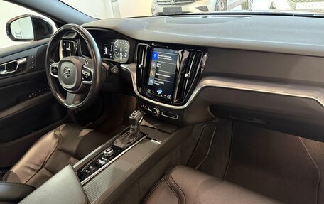 Volvo V60 Cross Country II, 2019 год, 3 159 000 рублей, 25 фотография