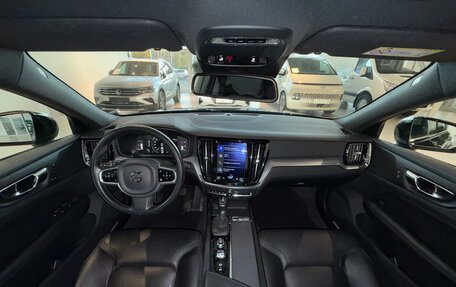 Volvo V60 Cross Country II, 2019 год, 3 159 000 рублей, 22 фотография